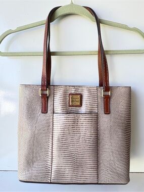 Dooney & Bourke Lexington Tote HandBag Lilac Pebble Grain Leather Preppy Classy